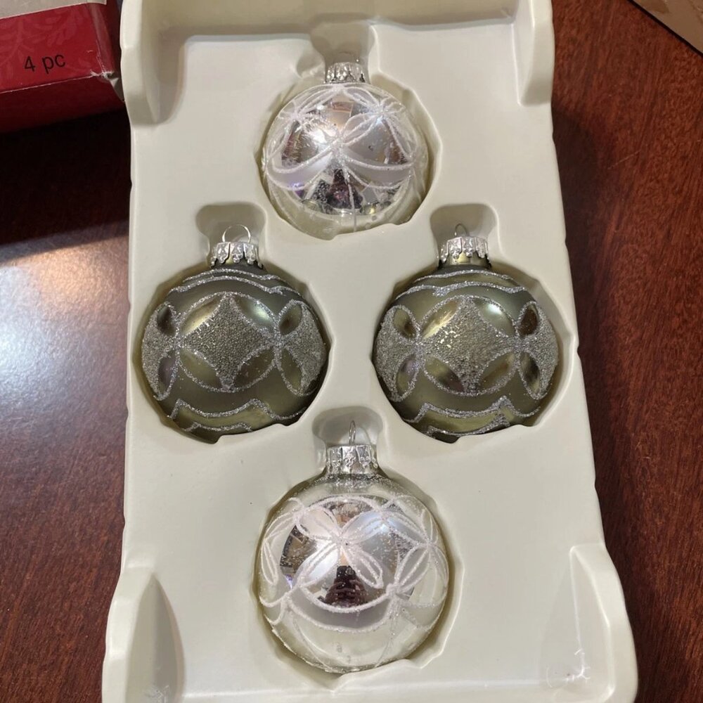 Holiday Inspirations Decorative Christmas Glass Ornaments (4) - Silver/Green